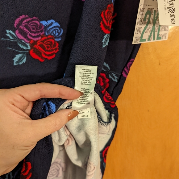 NWT LuLaRoe 2XL Cassie Navy background - Picture 5 of 7